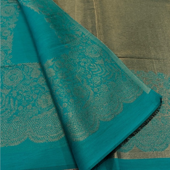 Reversible moonlight Shawl - Picture 3 of 14